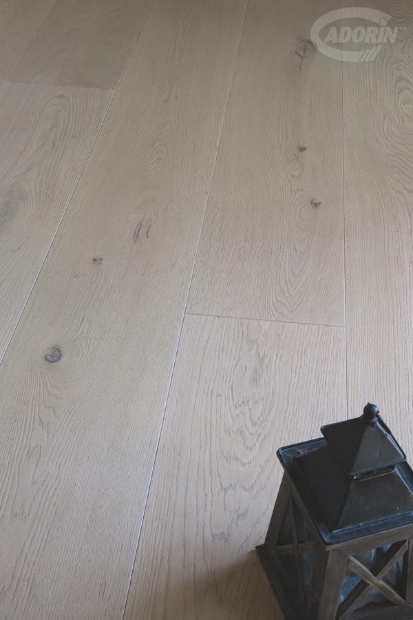 European Knotted Oak – Bleached Ash - Brushed