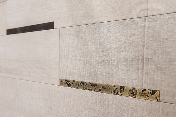 Wall coverings - Sawn and Brushed Hard Maple with metal inserts