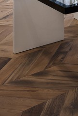Antique Oak, Raw effect and with 45° chevron laying. - 