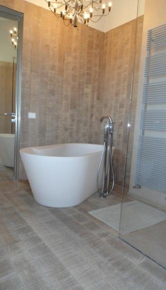 Bathroom covering - Ivory sand Oak