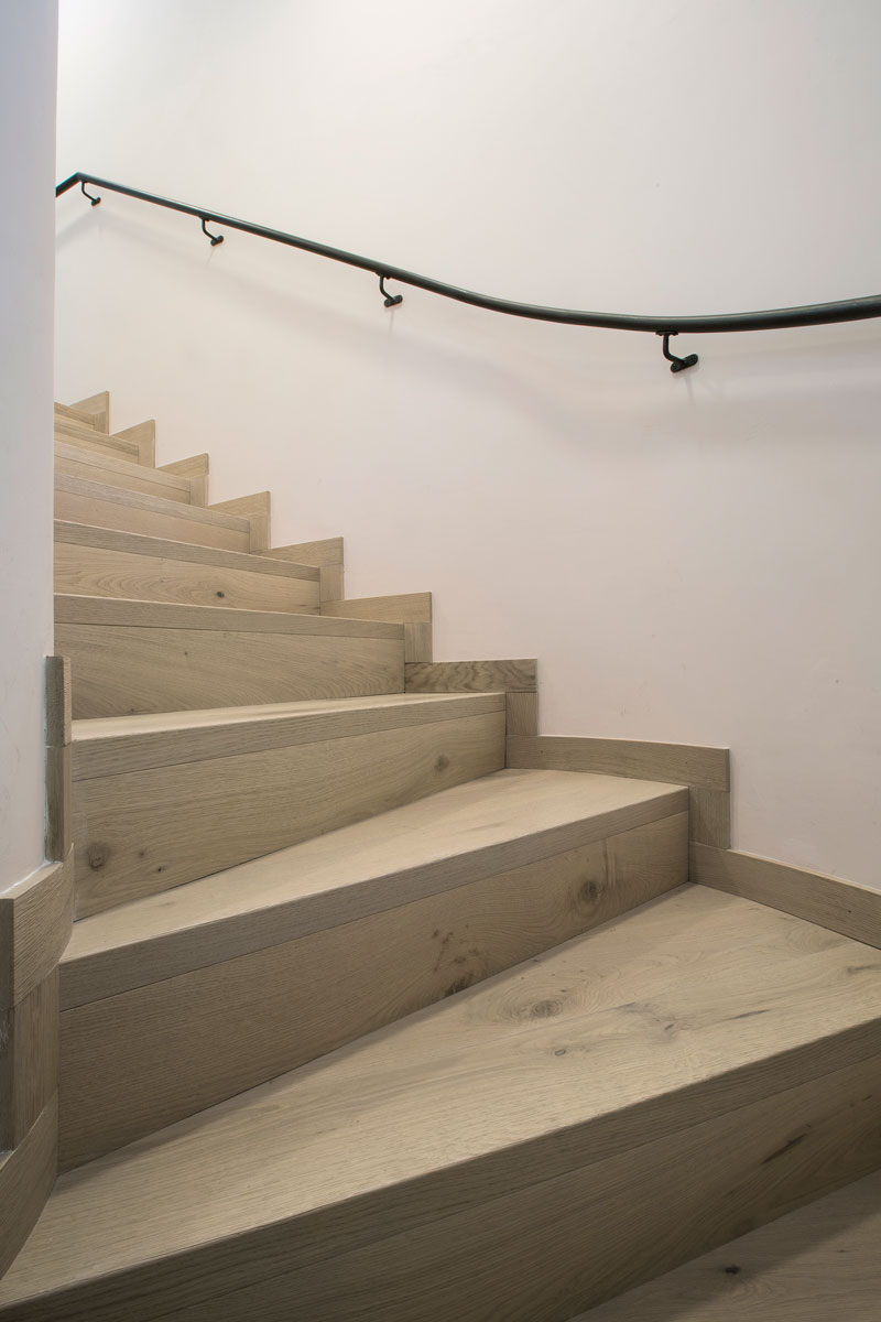 Stair coverings - Contorta Quercus Stone