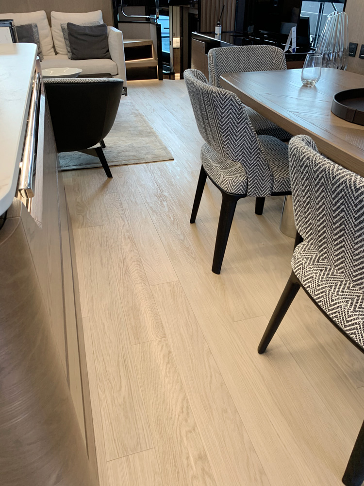 https://www.cadoringroup.com/wp-content/uploads/2022/04/rovere-crudo-tessuto-wood-floors-yacht-IMG_9917.jpg